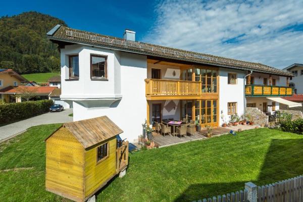Ferienhaus Am Steinbach inkl. Chiemgaukarte, Rezervovat Rekreační dům Hotely v Bavorsko s parkováním, Parkování