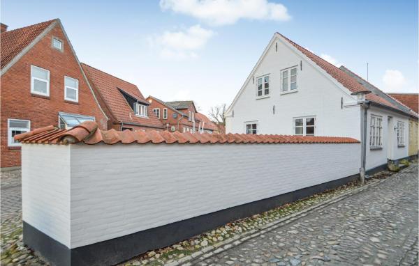 3 Bedroom Stunning Home In Tønder, Rezervovat Rekreační dům Syddanmark hotely s parkováním, Parkování