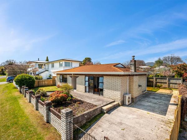 Heathcote Cottage - Taupo Holiday Home, Rezervovat Rekreační dům Taupo Lake Taupo