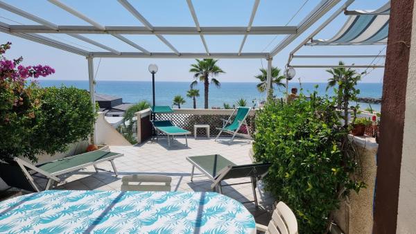 LA VILLA fronte SPIAGGIA BANDIERA BLU, Rezervovat Vila Hotely v Lazio s parkováním, Parkování