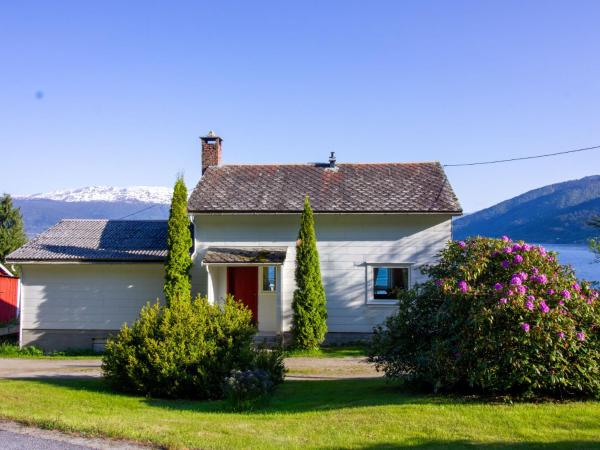 Holiday Home Tantestova by Interhome, Rezervovat Rekreační dům Balestrand Vestland