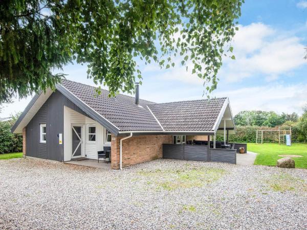 Luxury Retreat with Pool, Rezervovat Rekreační dům  