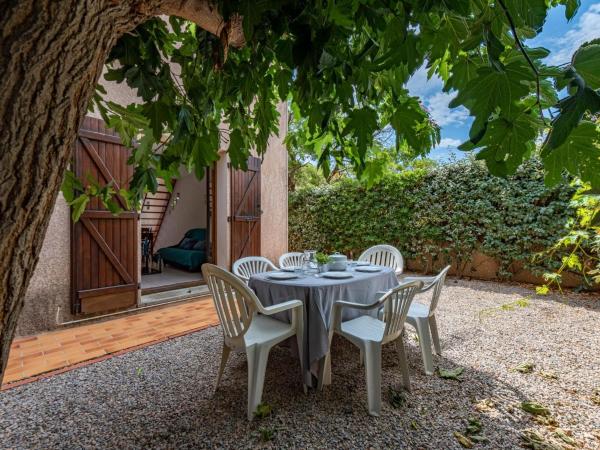Holiday Home Hameau des Tamarins-2 by Interhome, Rezervovat Rekreační dům Le Barcares Corbières