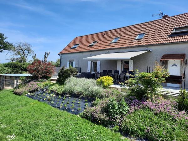 Ancienne longère rénovée avec piscine privative et animaux admis - FR-1-489-201, Rezervovat Rekreační dům Hotely v Échassières s bazénem, Bazén