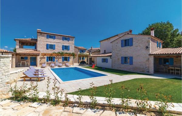 Nine-Bedroom Holiday Home In Bokordici, Rezervovat Rekreační dům Bokordići hotely s bazénem, Bazén