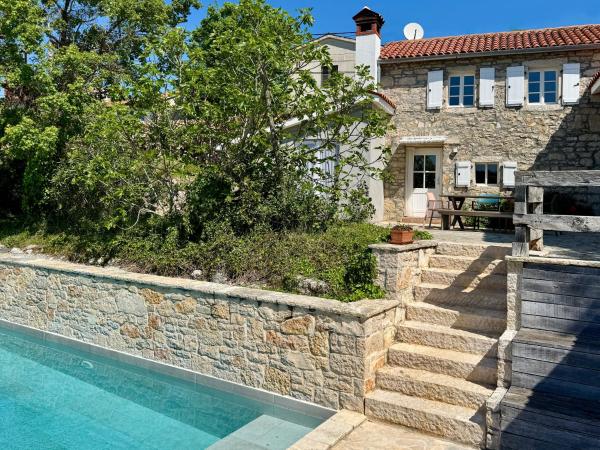 Villa Hideaway with heated pool, sauna & bikes, Rezervovat Vila Hotely v Central Istria s parkováním, Parkování