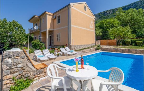 Amazing Home In Grizane, Rezervovat Rekreační dům Kvarner hotely s bazénem, Bazén