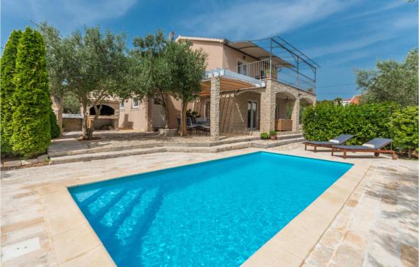 Holiday Home Dobropoljana V, Rezervovat Rekreační dům Hotely v Pašman s bazénem, Bazén