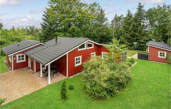 Amazing Home In Glesborg With Sauna, Rezervovat Rekreační dům  
