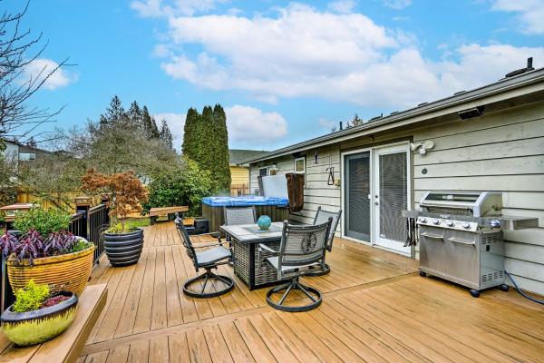 Home w/ Hot Tub: 7 Mi to Edmonds Waterfront, Rezervovat Rekreační dům Edmonds Washington (state)