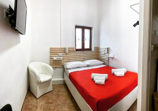 MIRIS home fast and comfortable with self check in 8 minutes walk near Naples airport, Rezervovat Penzión Neapol Kampánie
