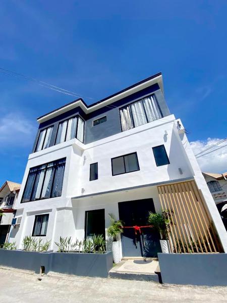NEW Modern home near Airport, Beach and Fast Wi-Fi, Rezervovat Apartmán Visayas hotely s parkováním, Parkování