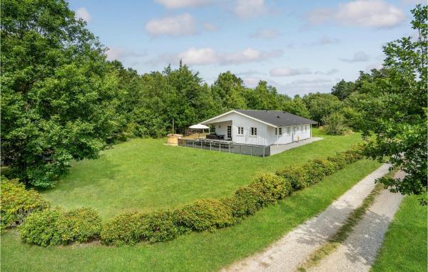 4 Bedroom Stunning Home In Glesborg, Rezervovat Rekreační dům Glesborg 