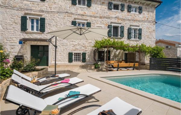 Gorgeous Home In Porec, Rezervovat Rekreační dům Hotely v Poreč Riviera s bazénem, Bazén