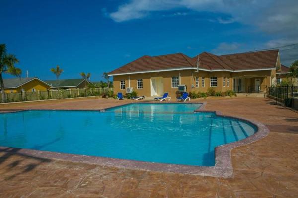 J Ochi ApartHotel, Rezervovat  Hotely v Ocho Rios Coast s bazénem, Bazén