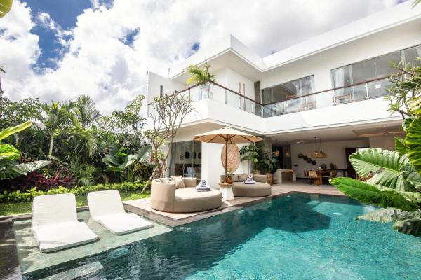 Seaside Luxury 4BR Villa, 400m to Finns, Canggu, Rezervovat  Bali hotely s bazénem, Bazén