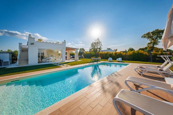 HelloAPULIA Monopoli - Villa Capitolo - Pool, Outdoor Kitchen & Top Beach, Rezervovat  Capitolo hotely s parkováním, Parkování