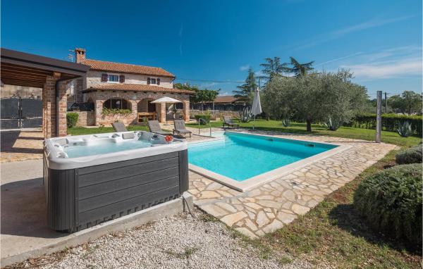 Awesome Home In Porec, Rezervovat Rekreační dům Hotely v Poreč Riviera s bazénem, Bazén