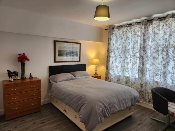 White House Ensuite double bedroom, Rezervovat  Warrington Cheshire
