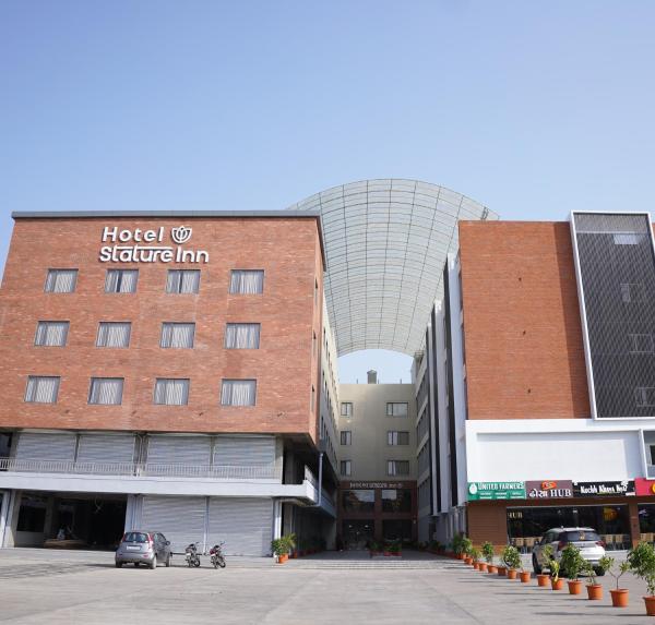Hotel Stature Inn, Rezervovat Hotel Garudeshwar Gujarat