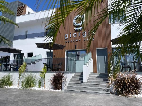 Giorgis Luxury Apartments, Rezervovat  Famagusta hotely s bazénem, Bazén