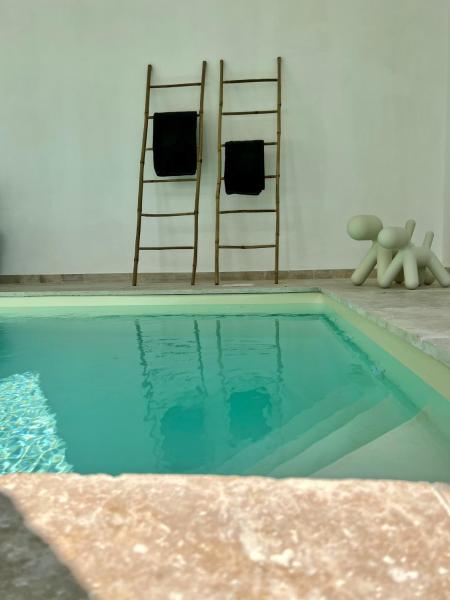 Manoir Les Feuillantines Piscine & Spa, Rezervovat  Isques 