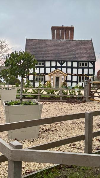 Spenford House 1640 listed house Idilic Location pub walking distance, Rezervovat  Shrewsbury Shropshire