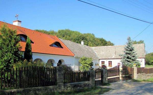 Sörényes Udvarház, Rezervovat Apartmán Hotely v Central Transdanubia s parkováním, Parkování