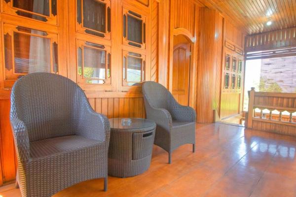 Watu Emas 1 with Shared Pool and Balcony