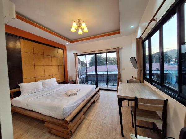 Kan Home Hotel, Rezervovat  Hotely v Central Thailand s parkováním, Parkování