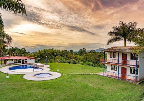 Rancho Chihuahua, Rezervovat  Filandia 