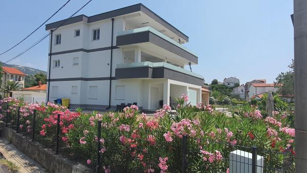 Apartments Erdgeschoss Villa Casper, Rezervovat  Palit Rab