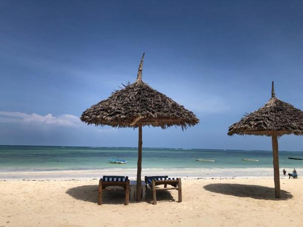 Waka Waka, Rezervovat  Zanzibar hotely s bazénem, Bazén