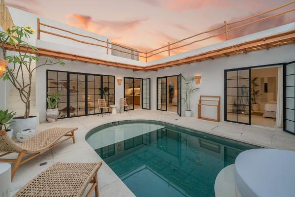 Villa Valeria - Mediterranean Style 2 BR Villa in Canggu, Rezervovat  Badung hotely s bazénem, Bazén