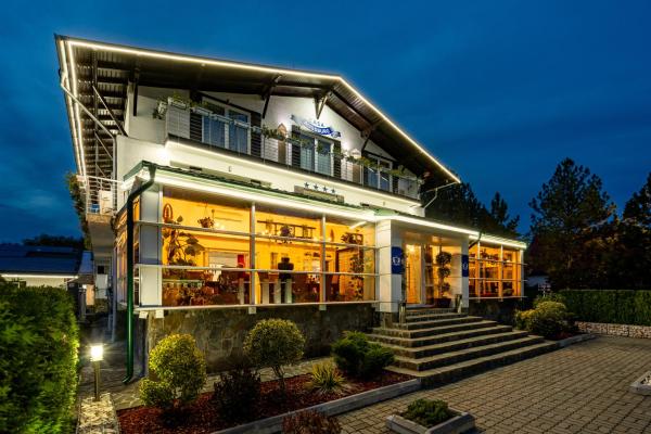 Casa Augsburg Wellness, Rezervovat Penzión Hotely v Prahova Valley s parkováním, Parkování