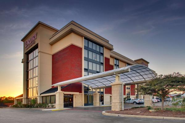 Drury Inn & Suites Evansville East, Rezervovat Hotel Evansville Indiana