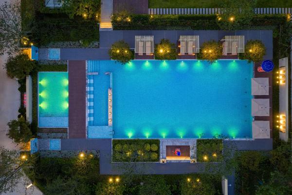 Zhangjiajie SANHE Hotel-Tea Ceremony, Tea Tour, Free pick up service more than 2 nights,Free Shuttle Service to East Gate of Forest Park, Free Welcome Tea, Free folk costume experience,English Customer Service, Rezervovat  Daglang hotely s bazénem, Bazén