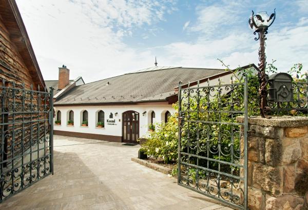 Pilisi Borház-Étterem & Panzió, Rezervovat Penzión Hotely v Central Transdanubia s parkováním, Parkování