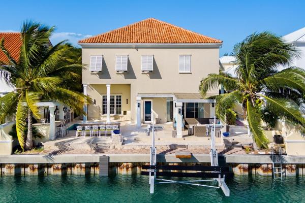 Abundance and Prosperity Villa, Rezervovat  Long Bay Hills Providenciales