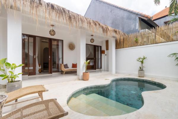 Lyla Villa by The Balinese Villa Agency, Rezervovat  Munggu hotely s bazénem, Bazén