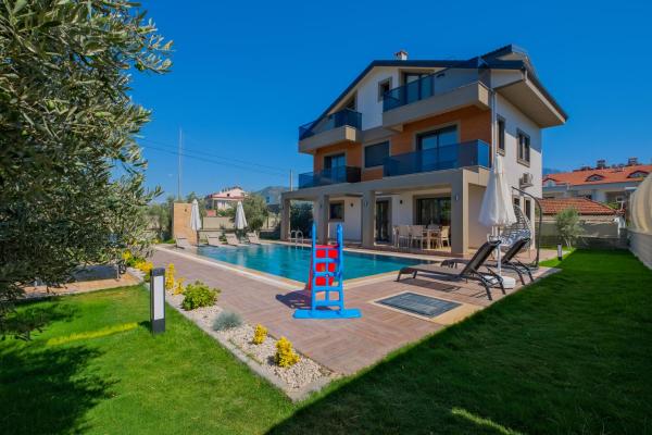Fethiye Merkez Villa Tulipa 1, Rezervovat  Hotely v Fethiye Area s bazénem, Bazén