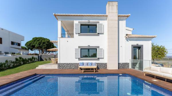 Villa Maya Luxurious House With Pool by LovelyStay, Rezervovat  Luz Albufeira