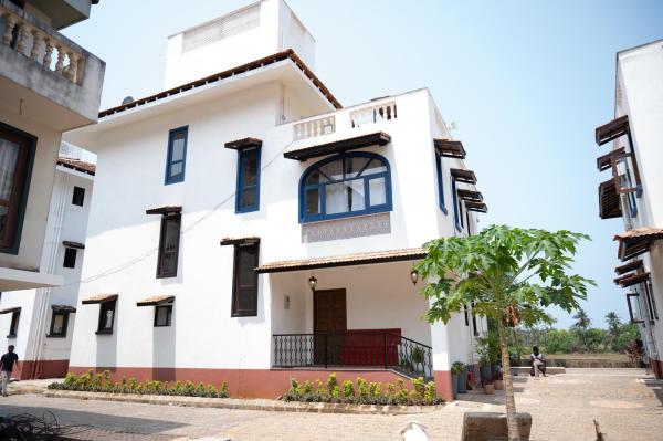 TERRA VERDE ! A Sunset Villa at Varca, South Goa, Rezervovat  Lagos hotely s bazénem, Bazén