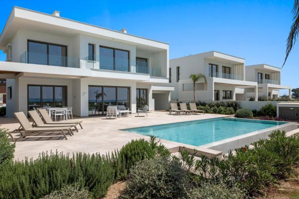 Serenity Waves Villa 6, Rezervovat  Larnaca hotely s bazénem, Bazén