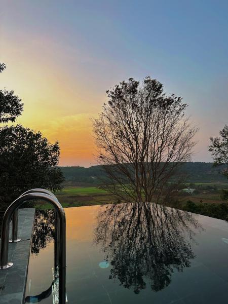 Mành Farmhouse, Rezervovat  Gia Lai hotely s bazénem, Bazén