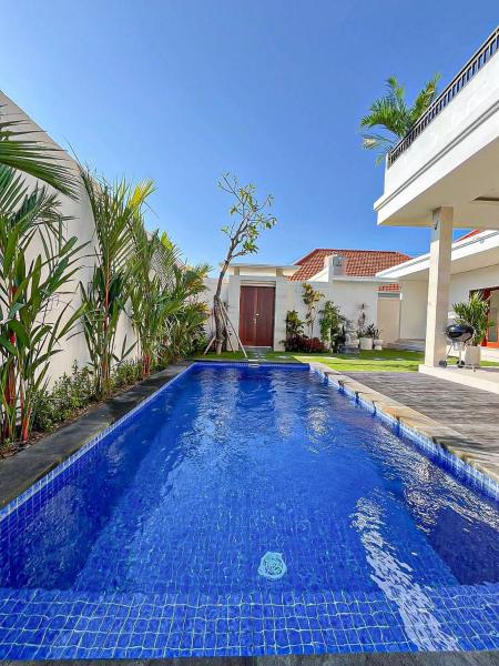 Canggu\s Hottest Spot - Brand New Villa with Rooftop Views 2BRs and PS5, Rezervovat  Badung hotely s bazénem, Bazén