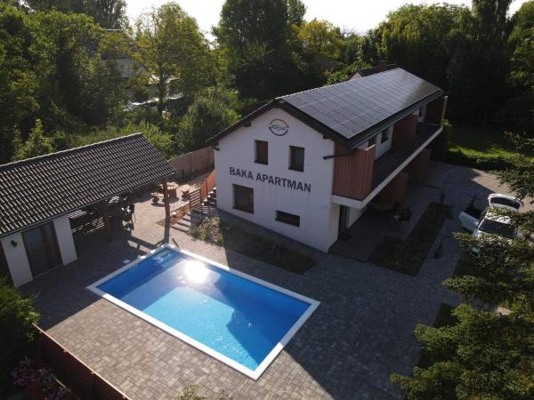 Baka Apartman, Rezervovat  Hotely v Central Transdanubia s bazénem, Bazén
