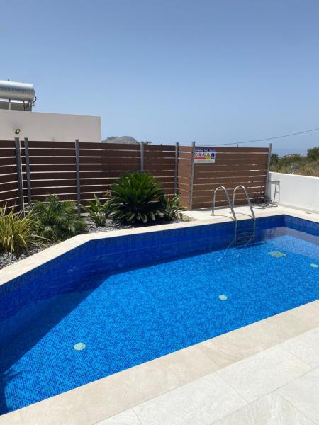 Villa SHIRIN, Rezervovat  Marioú hotely s bazénem, Bazén