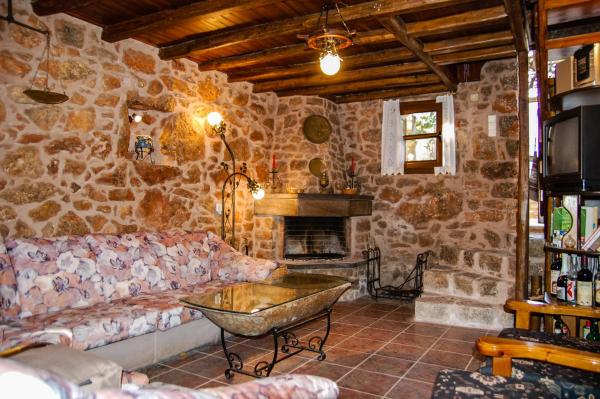 Stone House - Medieval Greek Village, Rezervovat  Avgonyma Chios