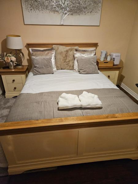Elite Room at New Forest Village, Rezervovat  Robin Hood West Yorkshire